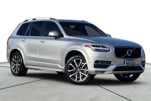 2017 Volvo XC90 T6 Momentum