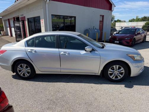 Alabaster Silver Metallic 2012 Honda Accord SE