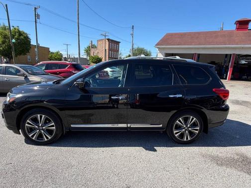 Black 2019 Nissan Pathfinder Platinum