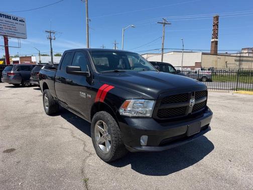 Brilliant Black Crystal Pearlcoat 2018 RAM 1500 Express