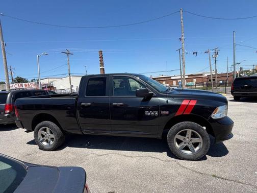 Brilliant Black Crystal Pearlcoat 2018 RAM 1500 Express