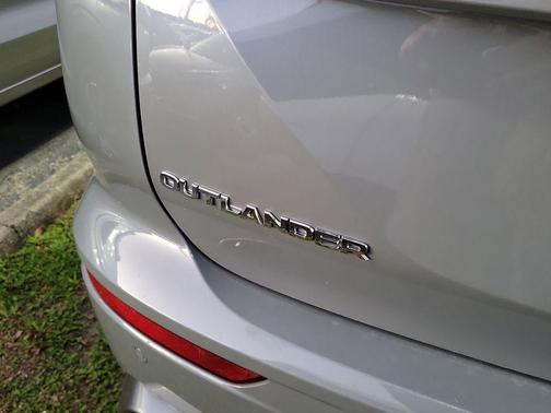 Moonstone Gray Metallic 2026 Mitsubishi Outlander SE 1.5T 2WD