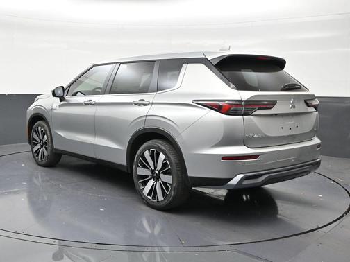 Alloy Silver Metallic 2026 Mitsubishi Outlander SE S-AWC