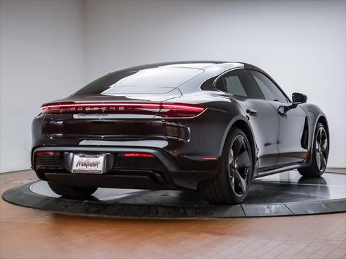 2021 Porsche Taycan Turbo