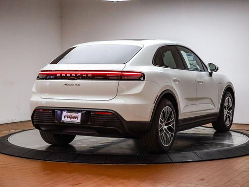 2026 Porsche Macan 4S