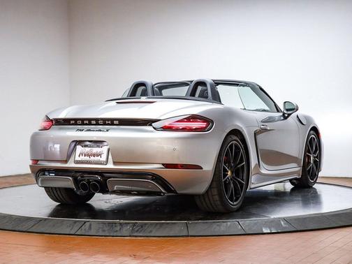 2025 Porsche 718 Boxster S