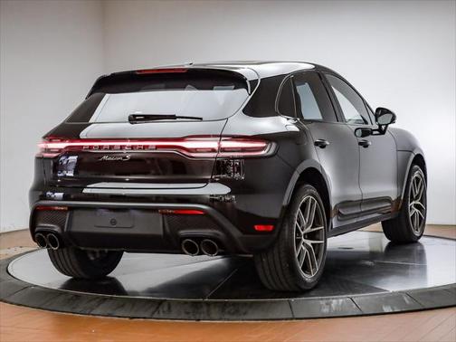 2025 Porsche Macan Base
