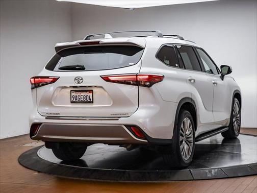 2022 Toyota Highlander Platinum