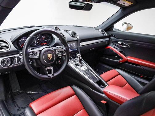 2025 Porsche 718 Cayman 