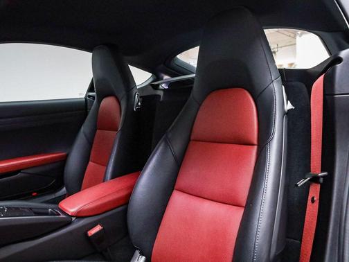 2025 Porsche 718 Cayman 