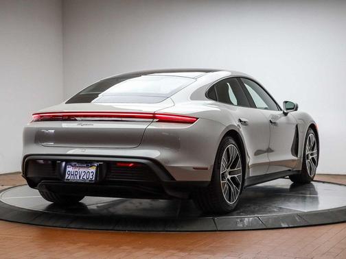 2023 Porsche Taycan 