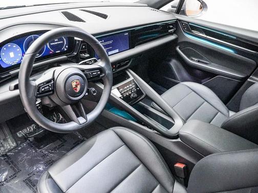 2025 Porsche Macan 4