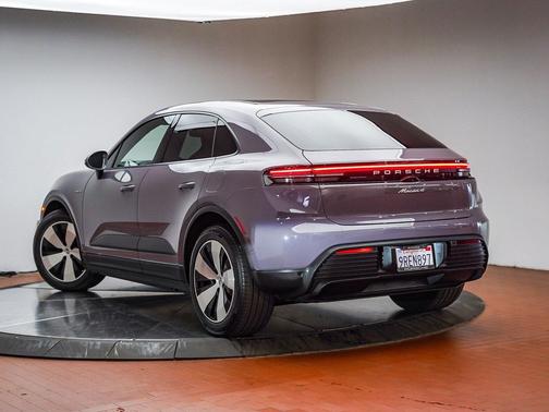 2025 Porsche Macan 4