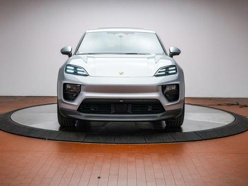 Dolomite 2026 Porsche Macan Macan Electric