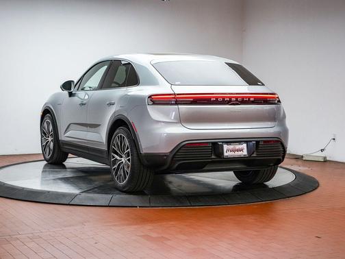 Dolomite 2026 Porsche Macan Macan Electric