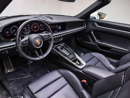 2022 Porsche 911 Carrera