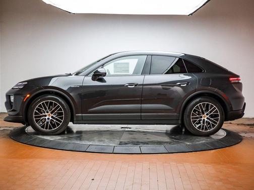 2026 Porsche Macan 4