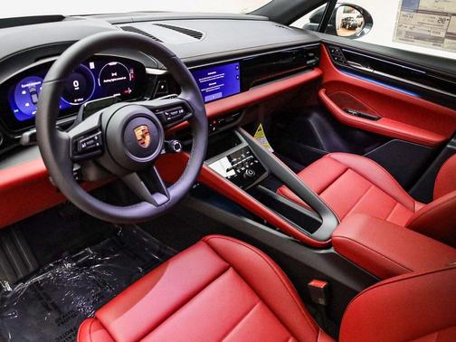 2026 Porsche Macan 4