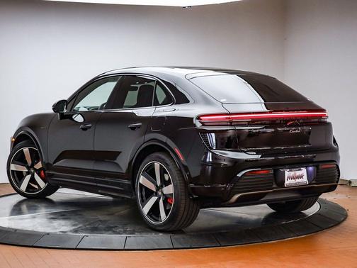 2026 Porsche Macan Turbo