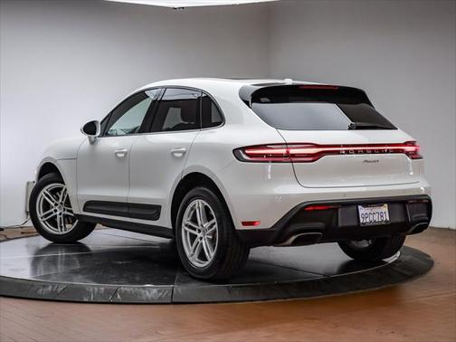 2025 Porsche Macan Base