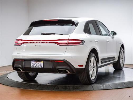 2025 Porsche Macan Base