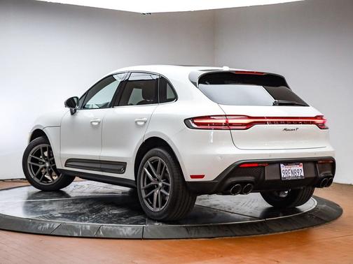 2025 Porsche Macan T