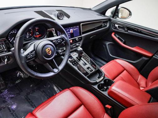 2025 Porsche Macan T