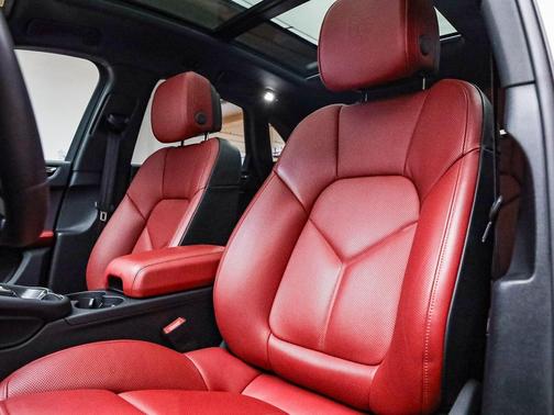 2025 Porsche Macan T