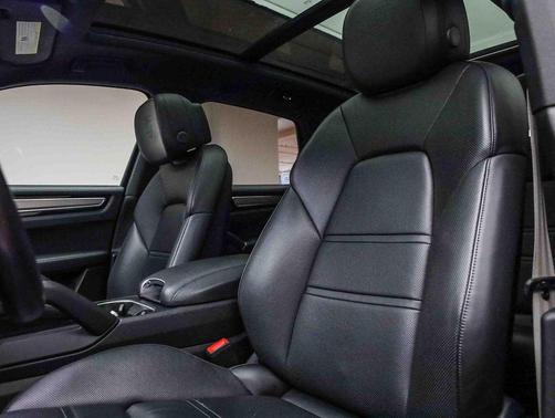 2023 Porsche Cayenne Platinum Edition
