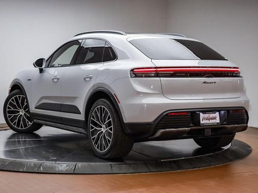 2025 Porsche Macan 4