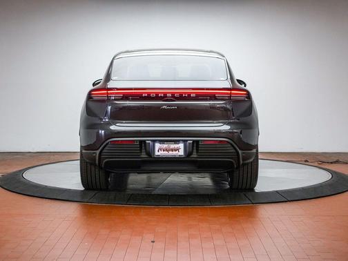 2026 Porsche Macan Macan Electric