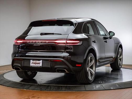 2025 Porsche Macan Base