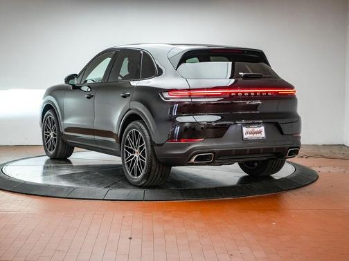 Chromite Black Metallic 2026 Porsche Cayenne Cayenne