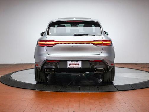 Dolomite 2026 Porsche Macan Macan