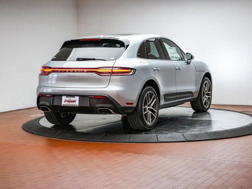 Dolomite 2026 Porsche Macan Macan