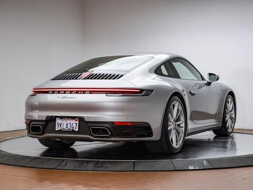 2020 Porsche 911 Carrera