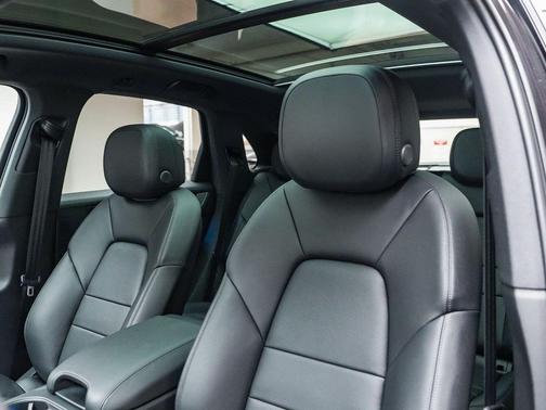 Chromite Black Metallic 2026 Porsche Cayenne S