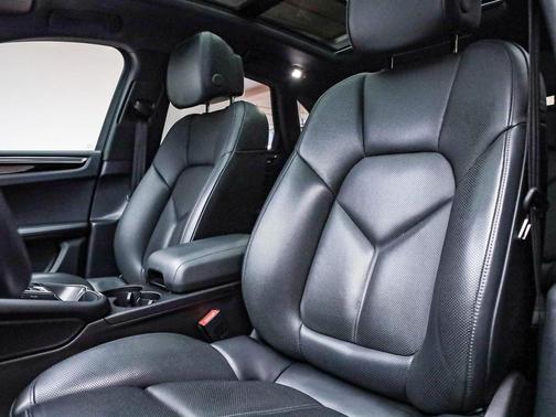 2022 Porsche Macan S