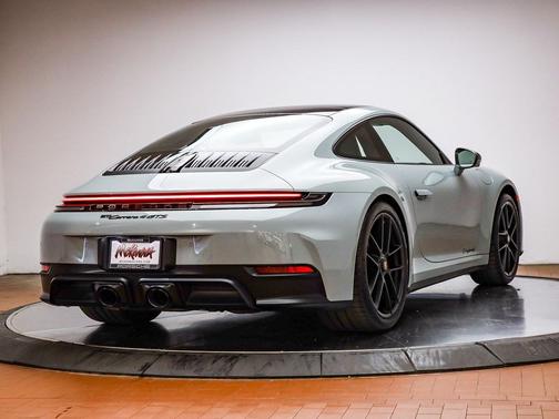 2025 Porsche 911 Carrera 4 GTS