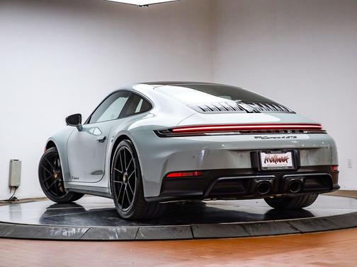 2025 Porsche 911 Carrera 4 GTS