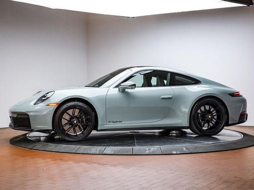 2025 Porsche 911 Carrera 4 GTS
