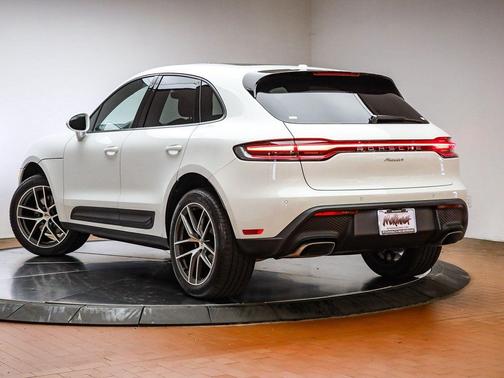 2026 Porsche Macan 