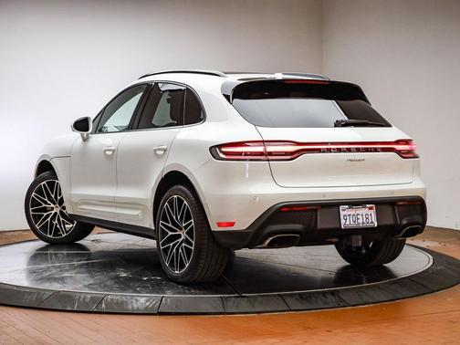 2025 Porsche Macan T