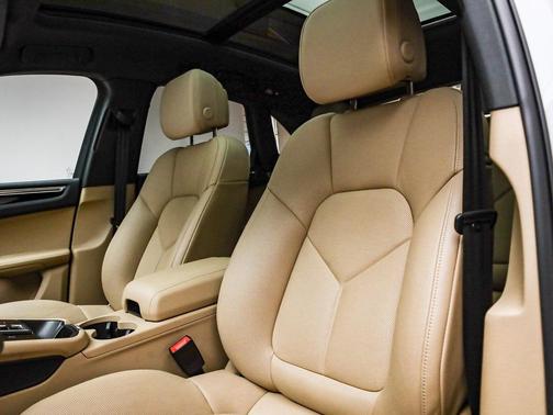 2025 Porsche Macan T