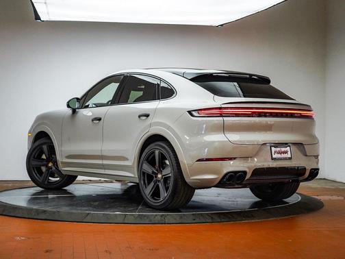 2025 Porsche Cayenne S
