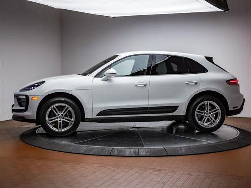 2025 Porsche Macan Base