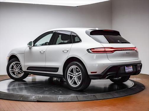 2025 Porsche Macan Base