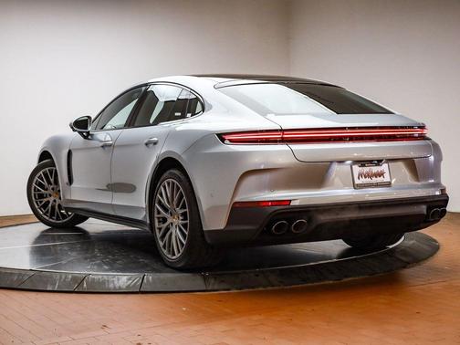 2026 Porsche Panamera 