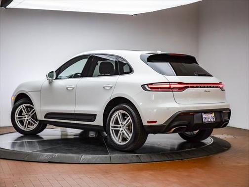 2025 Porsche Macan Base