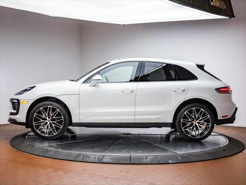 2025 Porsche Macan Base
